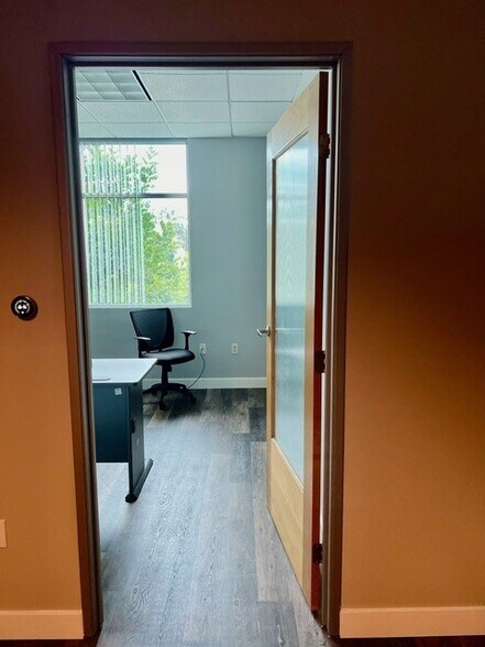 26150 Enterprise Way, Lake Forest, CA à louer - Photo du bâtiment - Image 3 de 10