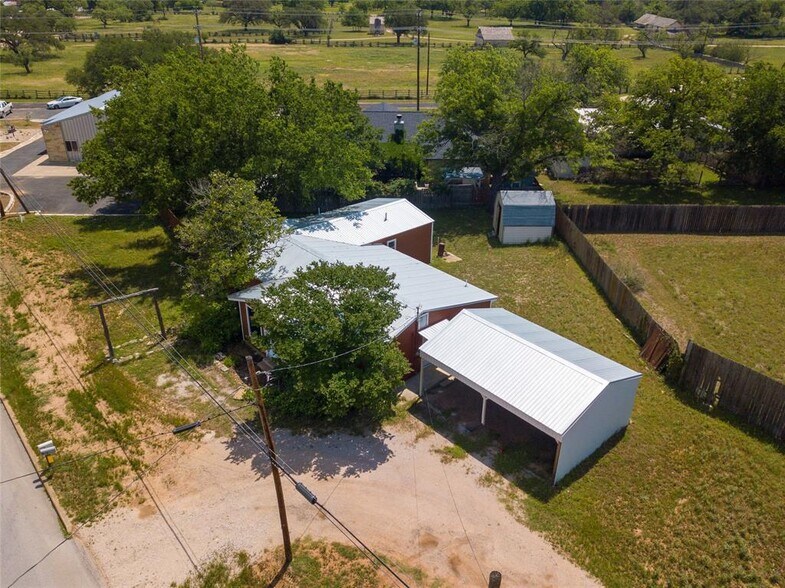 603 W Main St, Johnson City, TX à vendre - Photo du bâtiment - Image 2 de 27