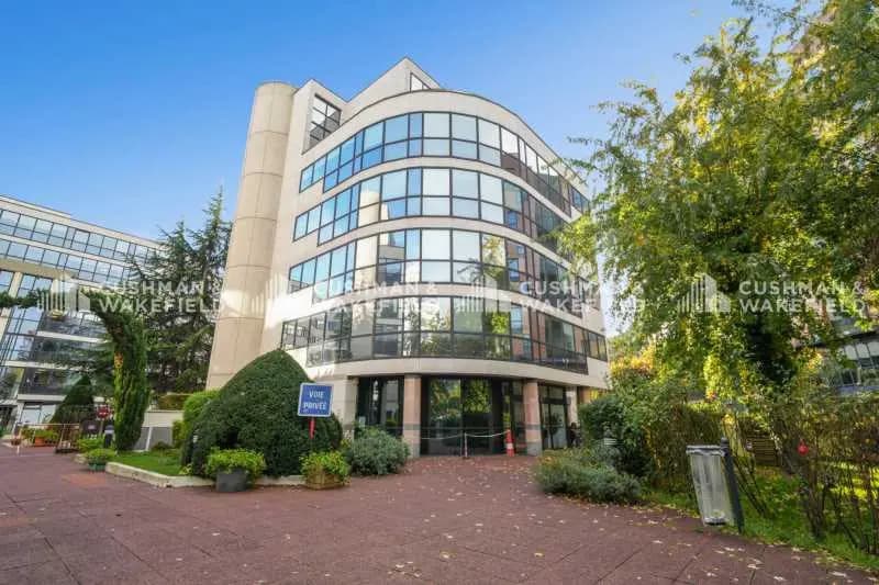 Bureau dans Issy-les-Moulineaux à louer Photo du bâtiment- Image 1 de 15