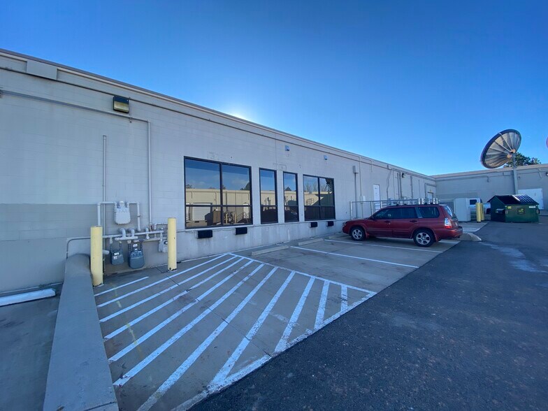 99 Inverness Dr E, Englewood, CO à vendre - Photo du bâtiment - Image 3 de 31