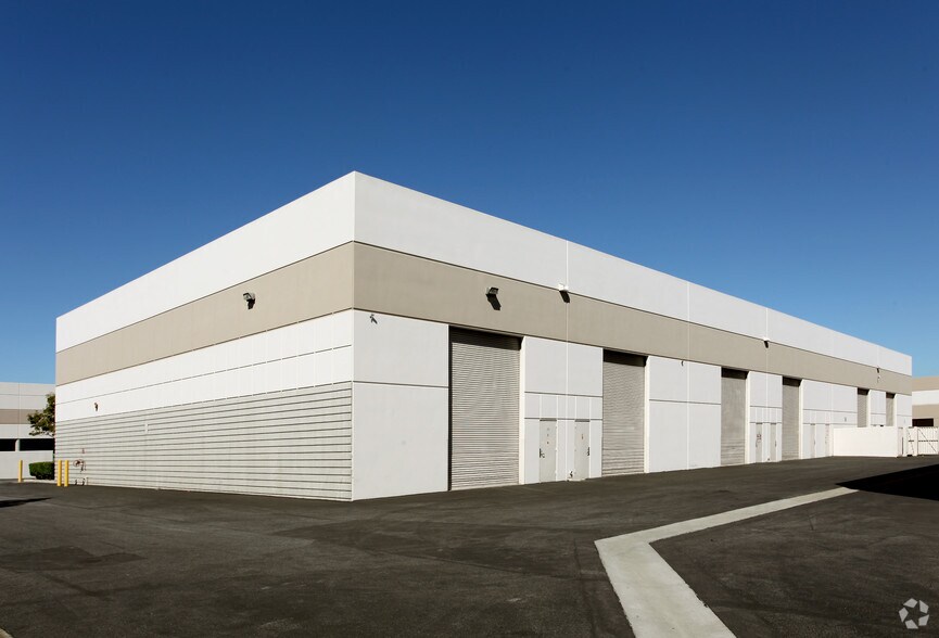 14925 Paramount Blvd, Paramount, CA à vendre - Photo du bâtiment - Image 2 de 4