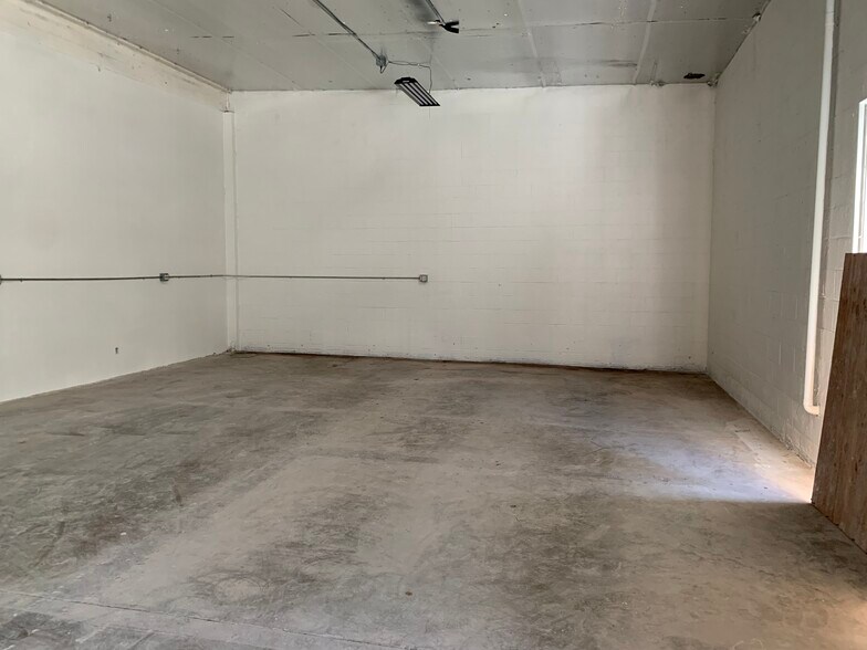 20371 Prairie St, Chatsworth, CA à louer - Photo du bâtiment - Image 2 de 14