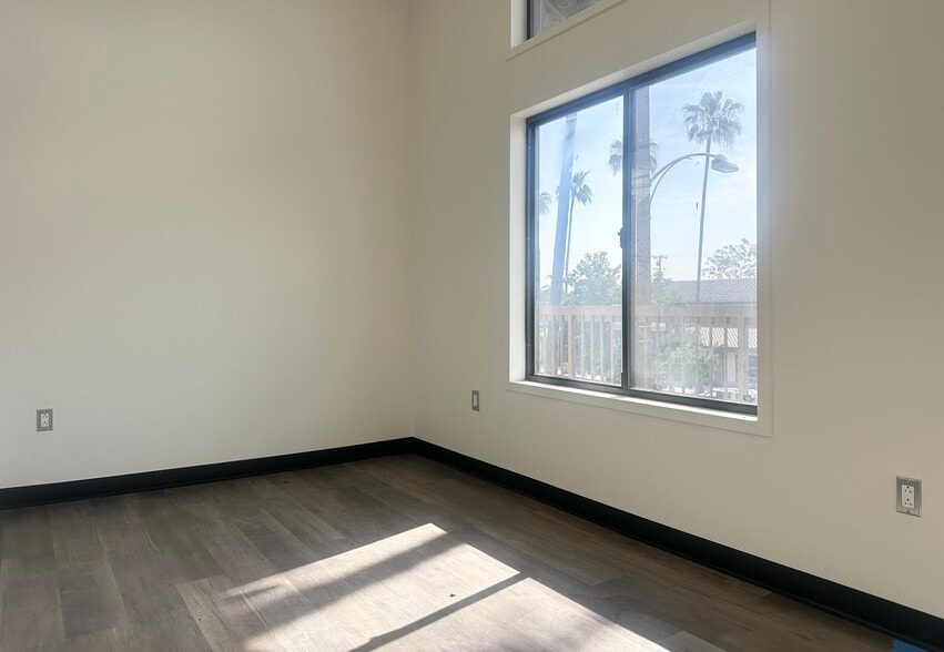 451 S Brand Blvd, San Fernando, CA for lease - Building Photo - Image 2 of 5