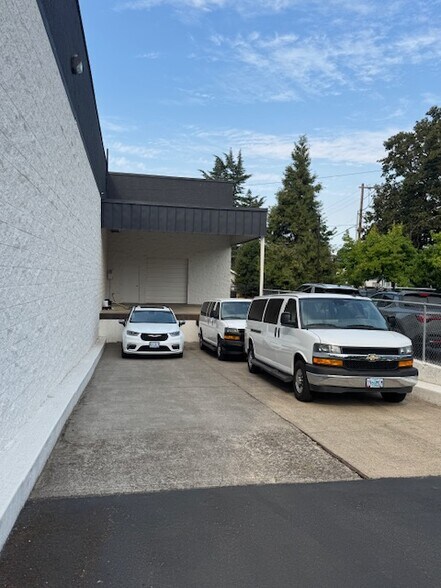 1940 Mission St SE, Salem, OR à louer - Photo du bâtiment - Image 3 de 4