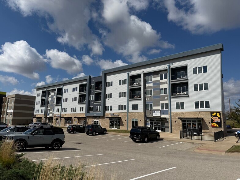 3998 Westdale Pky SW, Cedar Rapids, IA à louer - Photo du bâtiment - Image 2 de 3