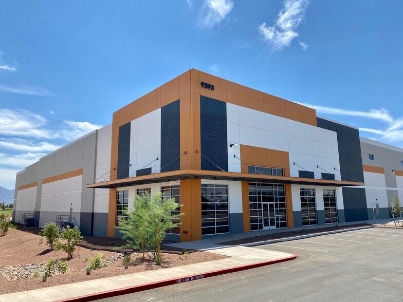 9393 W Buckeye Rd, Tolleson, AZ à louer - Photo du bâtiment - Image 2 de 24
