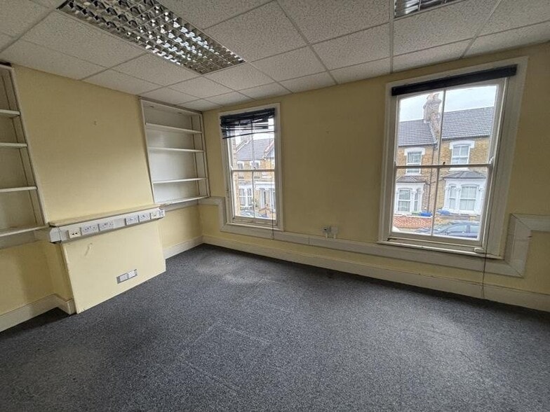 27-31 North Cross Rd, London for lease - Interior Photo - Image 2 of 6