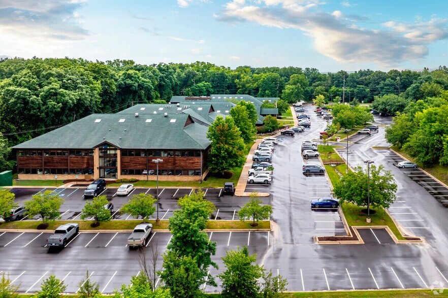 3001-3025 Miller Rd, Ann Arbor, MI à louer - Photo du bâtiment - Image 3 de 4