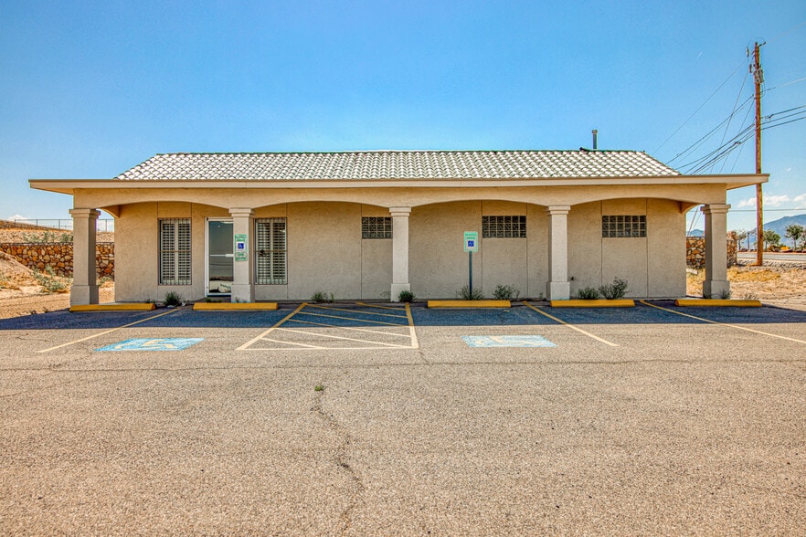 361 Vinton Rd, Anthony, TX for lease - Building Photo - Image 1 of 45