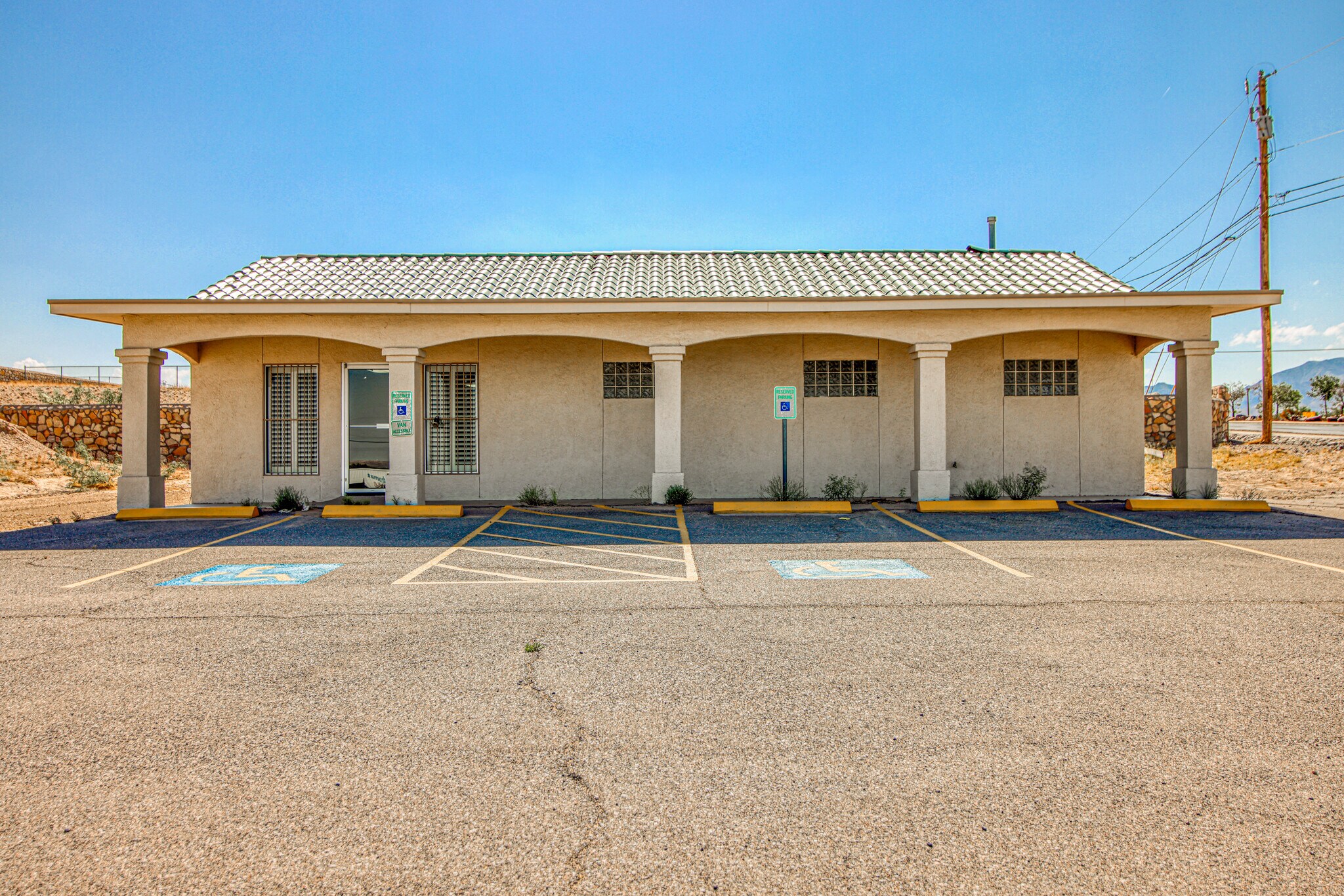 361 Vinton Rd, Anthony, TX à louer Photo du bâtiment- Image 1 de 46