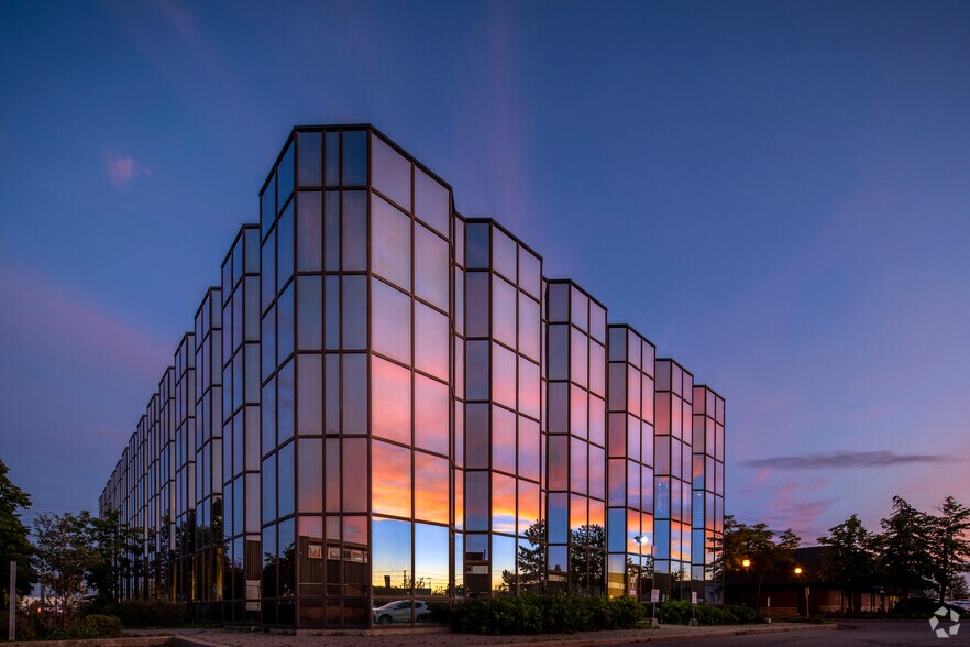 350 Rutherford Rd S, Brampton, ON à louer - Photo du bâtiment - Image 3 de 8