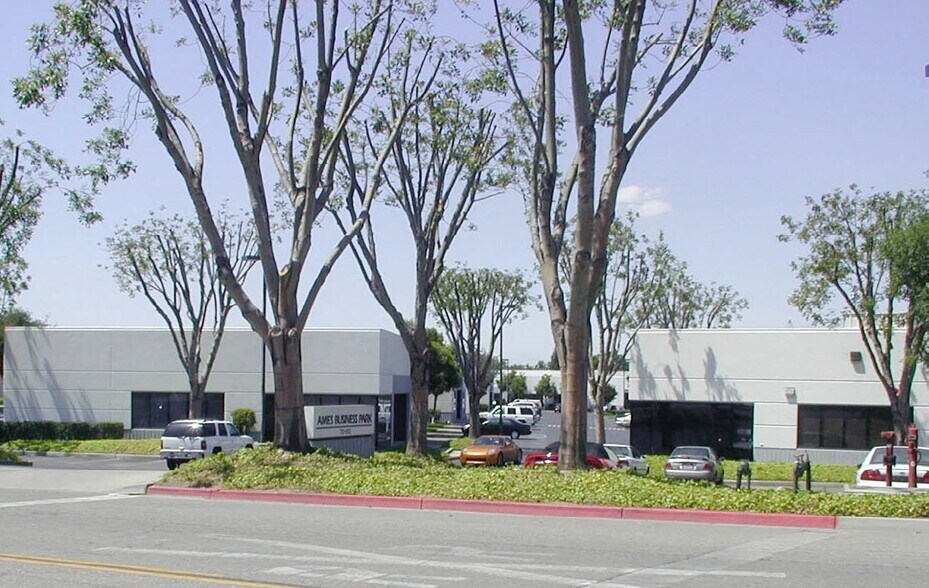 733-747 Ames Ave, Milpitas, CA à louer - Photo du bâtiment - Image 1 de 3