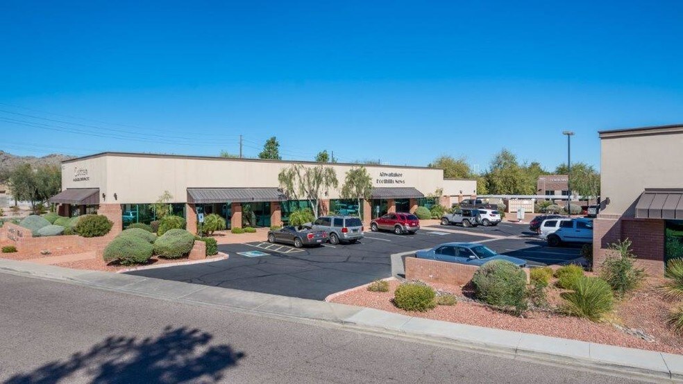 10631 S 51st St, Phoenix, AZ à louer - Photo du bâtiment - Image 2 de 9