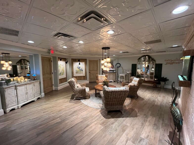 6600 10th Ave N, Saint Petersburg, FL for lease - Building Photo - Image 3 of 23