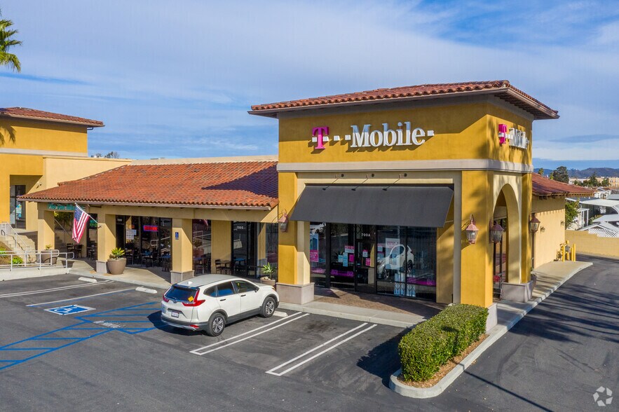 700-760 S Rancho Santa Fe Rd, San Marcos, CA à louer - Photo du bâtiment - Image 2 de 14