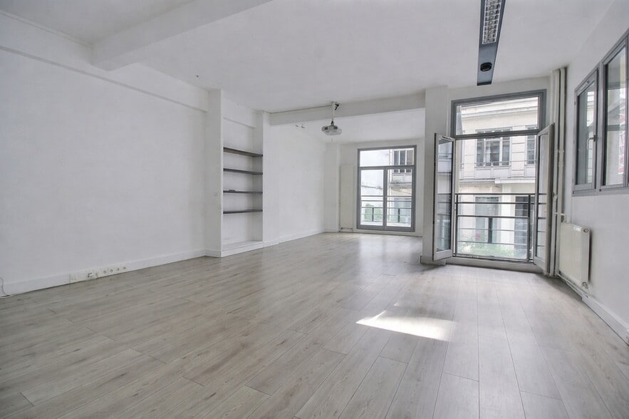 15 Rue Martel, Paris for sale - Interior Photo - Image 3 of 6