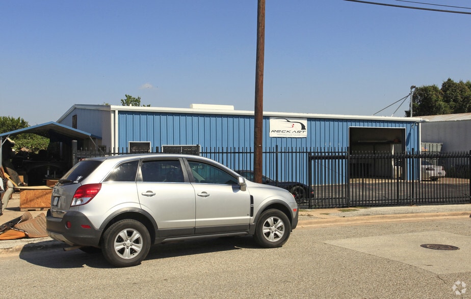706 N Park Cir, Cedar Park, TX for lease - Building Photo - Image 2 of 13