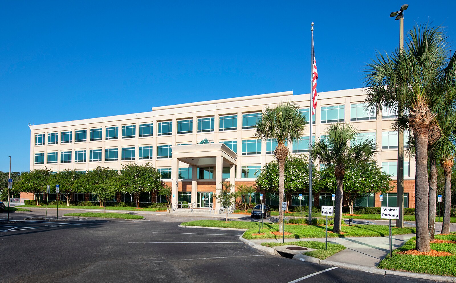 3620 Queen Palm Dr, Tampa, FL à louer Photo du bâtiment- Image 1 de 21