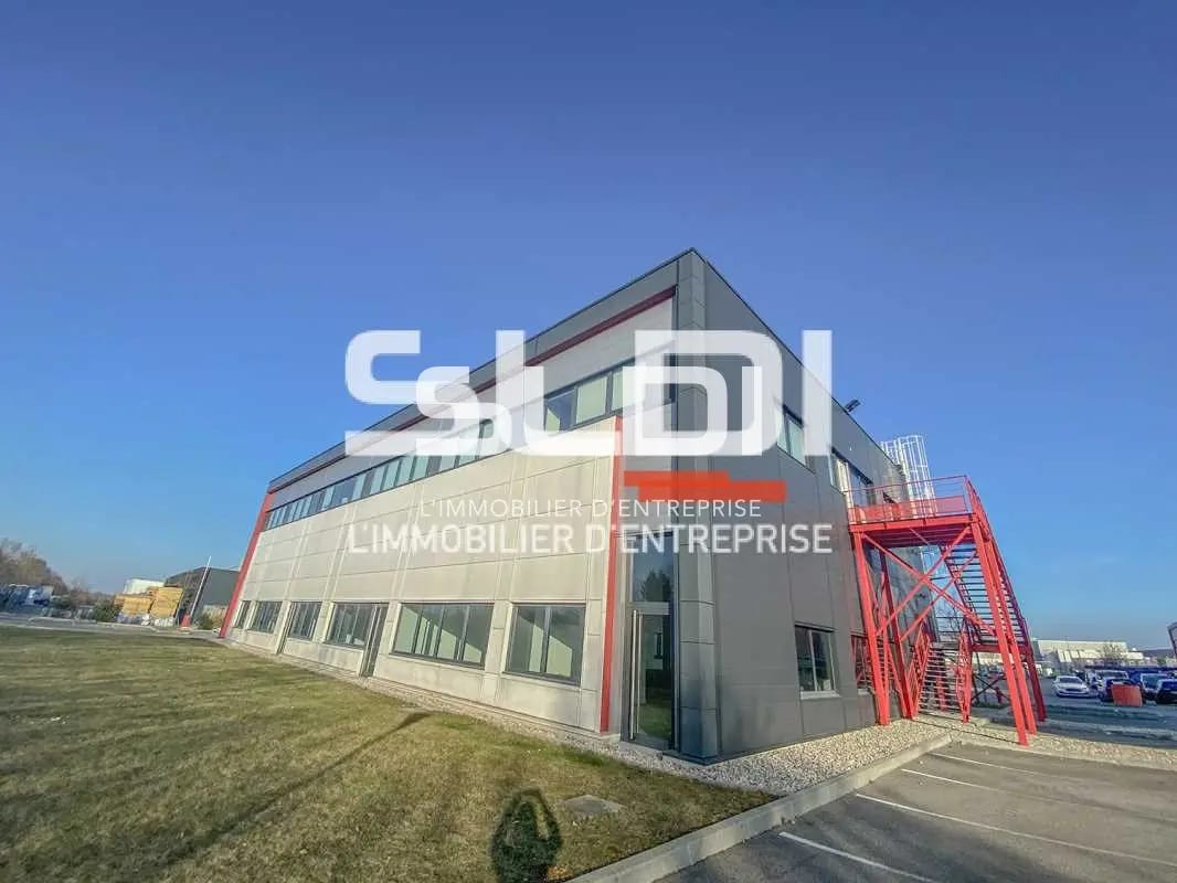 Office in Meyzieu for lease Building Photo- Image 1 of 10