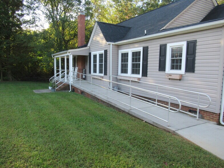 1704 Gastonia Hwy, Lincolnton, NC à louer - Photo du bâtiment - Image 3 de 23