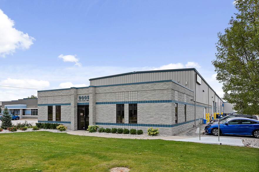 9009 Twin Oaks Dr, Windsor, ON for lease - Building Photo - Image 1 of 4