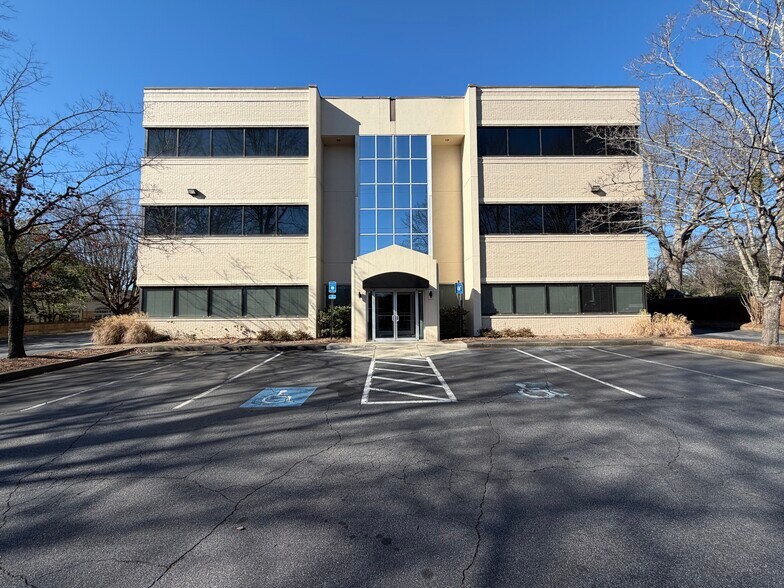 5040 Roswell Rd NE, Atlanta, GA à louer - Photo du bâtiment - Image 2 de 25