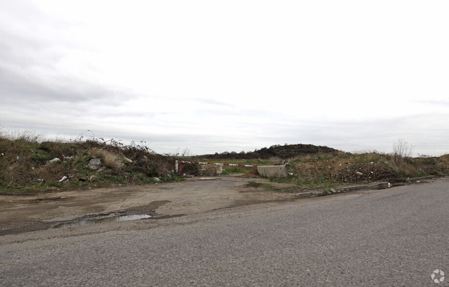 George Summers Rd, Rochester à louer - Photo principale - Image 1 de 6