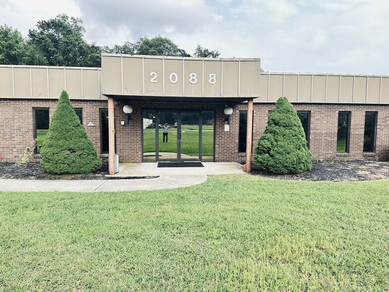 2088 Rt 130, South Brunswick, NJ à louer - Photo du bâtiment - Image 1 de 7