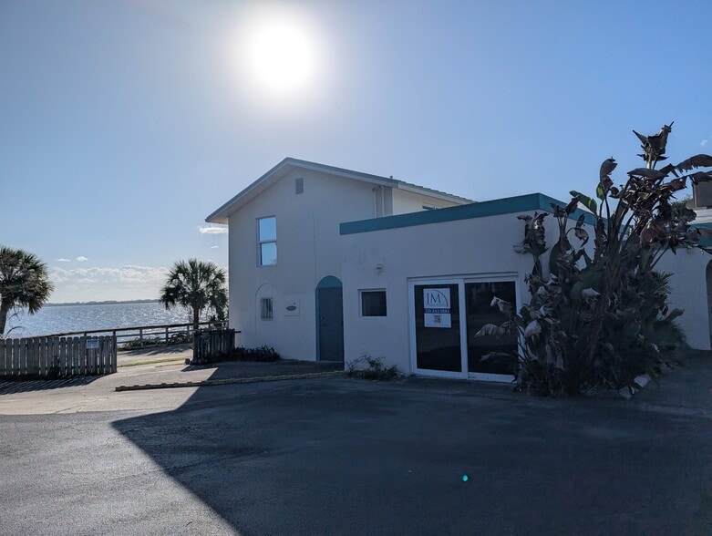 2425 Pineapple Ave, Melbourne, FL for lease - Building Photo - Image 3 of 14