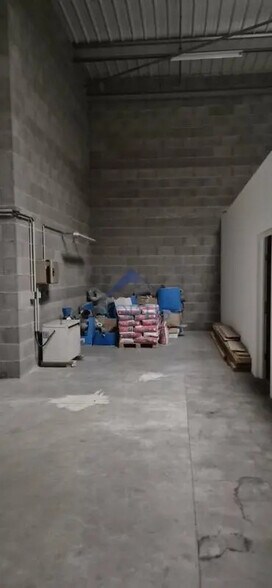 Flex in Décines-Charpieu for lease - Building Photo - Image 2 of 10