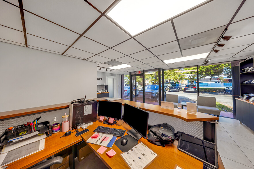 7100-7114 NW 50th St, Miami, FL à vendre - Photo du bâtiment - Image 3 de 26