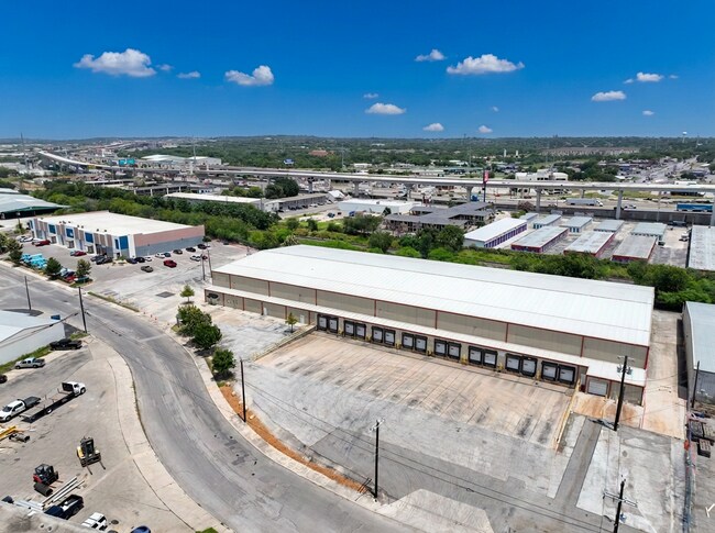 Plus de détails pour 9610 Ball St, San Antonio, TX - Industriel à louer
