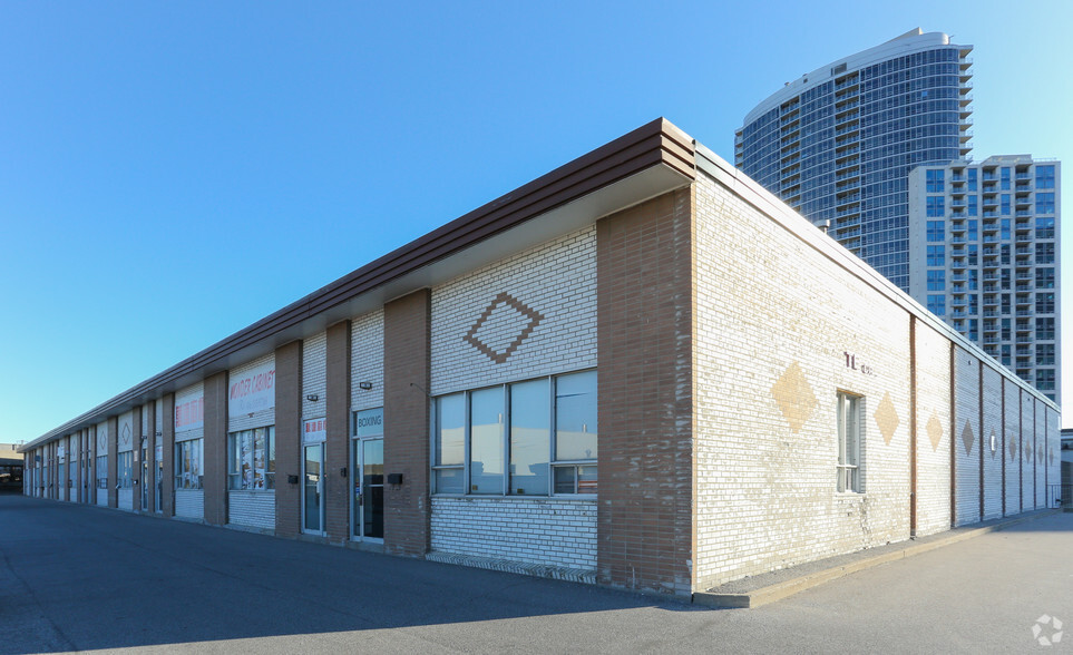 34 Golden Gate Ct, Toronto, ON for lease - Primary Photo - Image 1 of 4