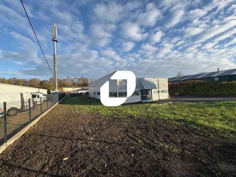 Office in Carbon-Blanc for lease - Building Photo - Image 3 of 5