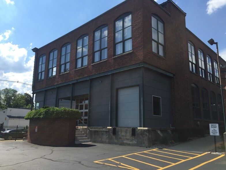 134 Thurbers Ave, Providence, RI à louer - Photo du bâtiment - Image 2 de 26