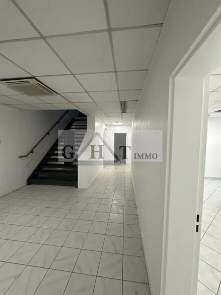 Office in Ris-Orangis for lease - Interior Photo - Image 3 of 7