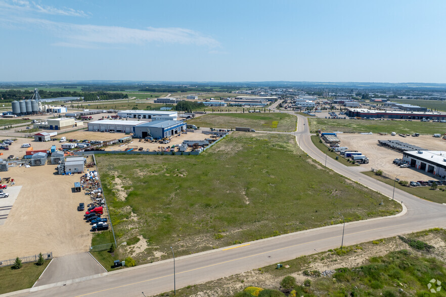 Queens Business Pk, Red Deer, AB à vendre - Photo principale - Image 1 de 2