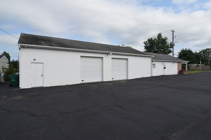 32 Bristol Rd, Chalfont, PA for lease - Building Photo - Image 2 of 5