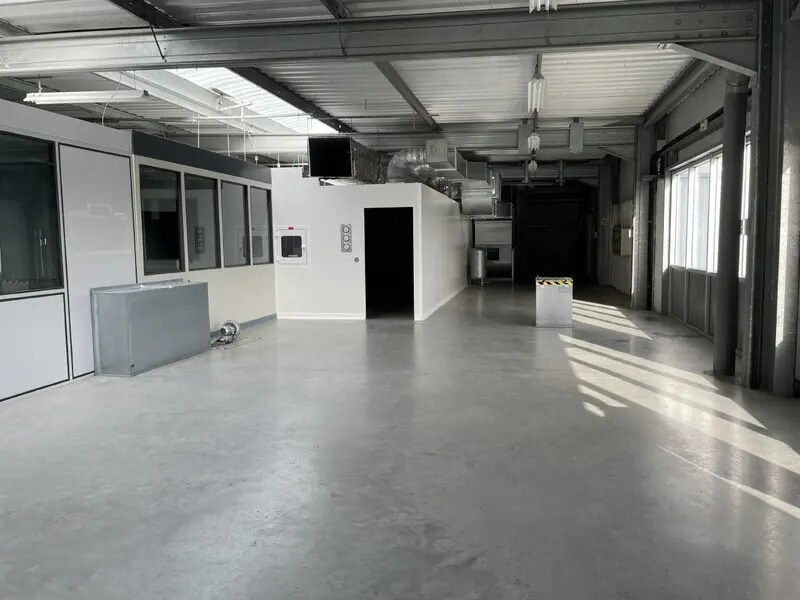 Local d'activités dans Le Plessis-Bouchard à vendre Photo intérieure- Image 1 de 17
