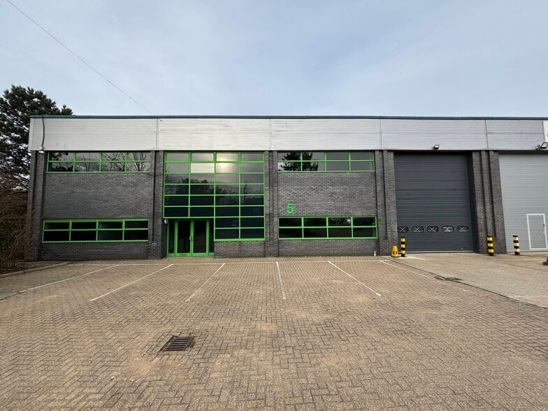 5-9 Spire Green Centre, Harlow for lease - Building Photo - Image 2 of 6