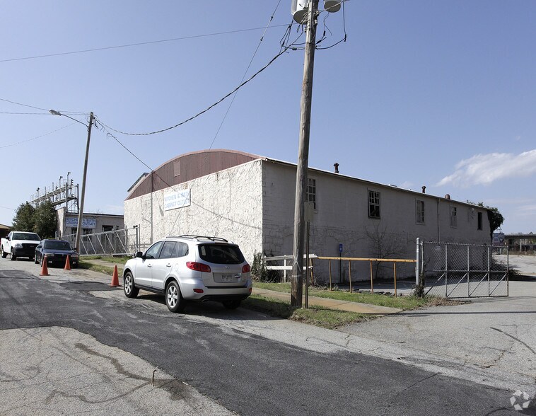 1562 E Forrest Ave, East Point, GA à louer - Photo du bâtiment - Image 2 de 11