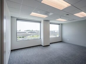 4270 Executive Sq, La Jolla, CA for lease Interior Photo- Image 1 of 9