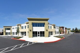 2010 Elkins Way, Brentwood, CA à louer Photo du bâtiment- Image 1 de 1