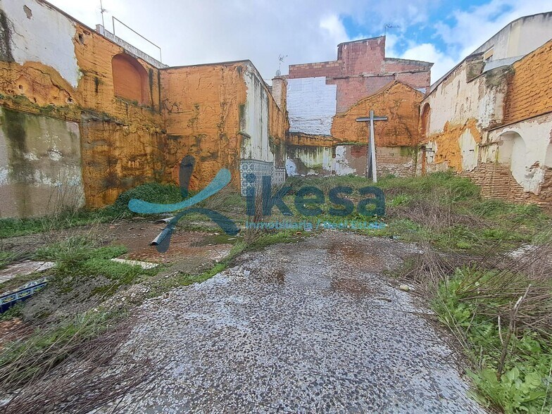 Calle Poeta Juan Ramón Jiménez, 13, FERNÁN NÚÑEZ, Córdoba for sale - Building Photo - Image 3 of 9