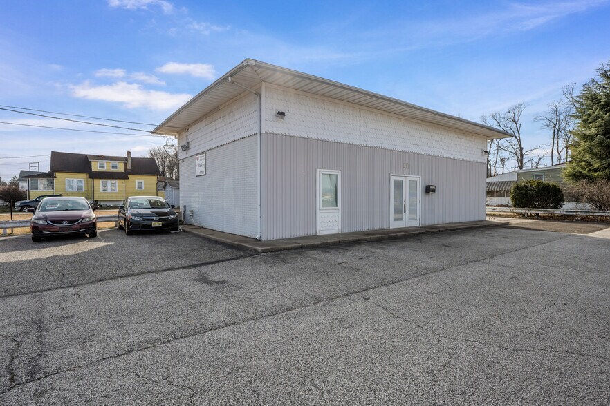 901 Crown Point Rd, Westville, NJ à louer - Photo du bâtiment - Image 1 de 16