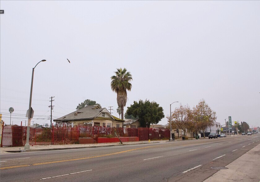 1218 W Manchester Ave, Los Angeles, CA à vendre - Photo du bâtiment - Image 2 de 9