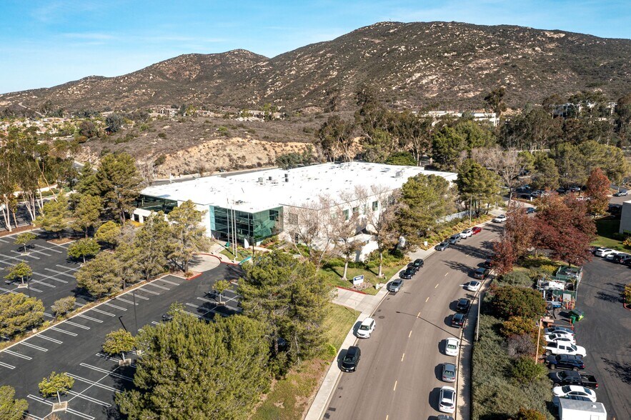 17066 Goldentop Rd, San Diego, CA à vendre - Photo du bâtiment - Image 1 de 5