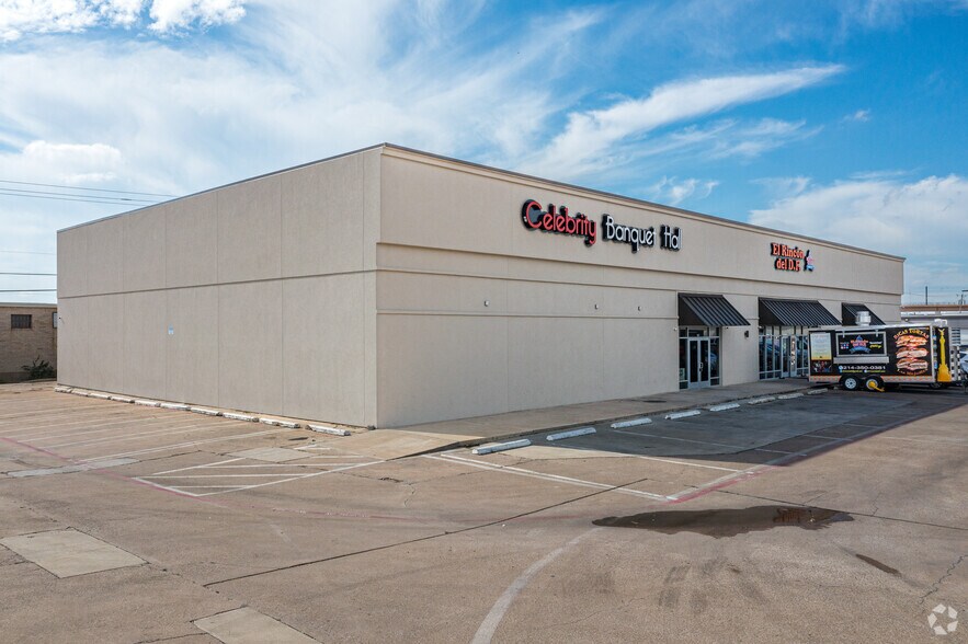 2900 Walnut Hill Ln, Dallas, TX à vendre - Photo du bâtiment - Image 2 de 6