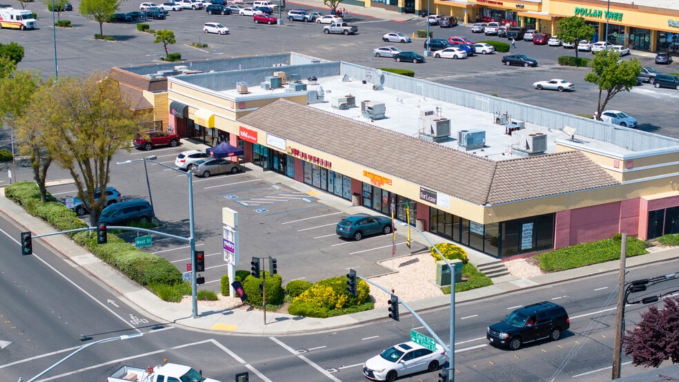 2 W Court St, Woodland, CA for lease - Building Photo - Image 2 of 13