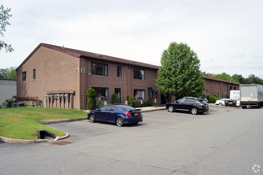 401-405 Spook Rock Rd, Suffern, NY à vendre - Photo principale - Image 1 de 5